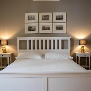 Canard Apartment